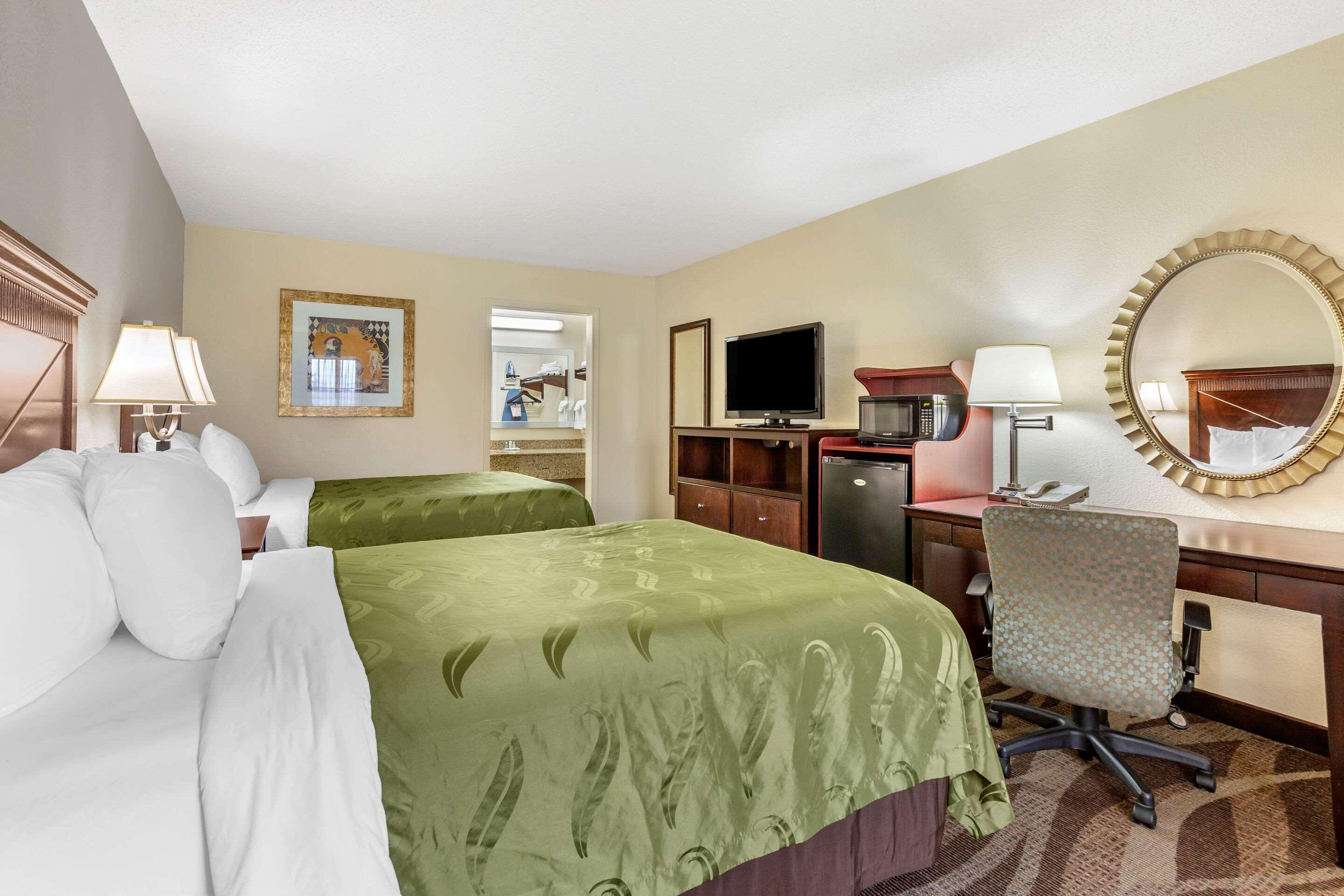 Quality Inn Windsor Mill Exteriör bild