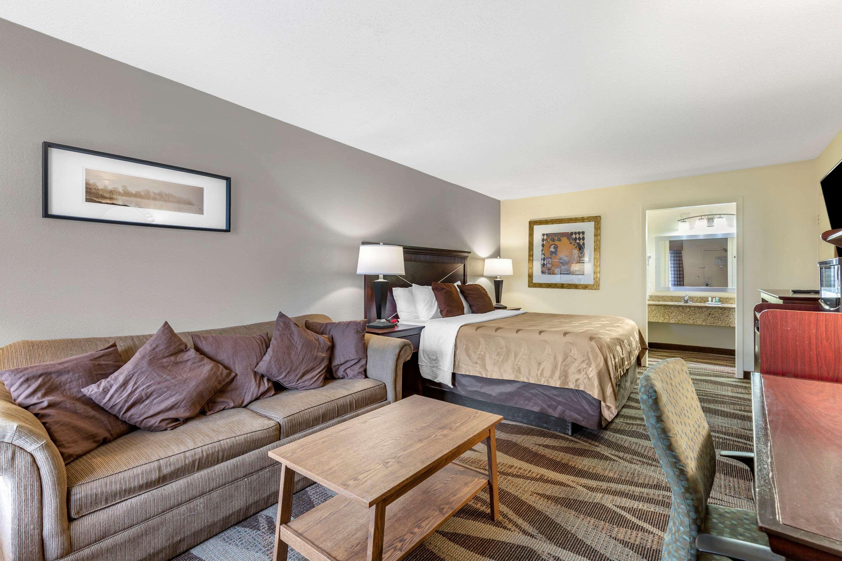 Quality Inn Windsor Mill Exteriör bild