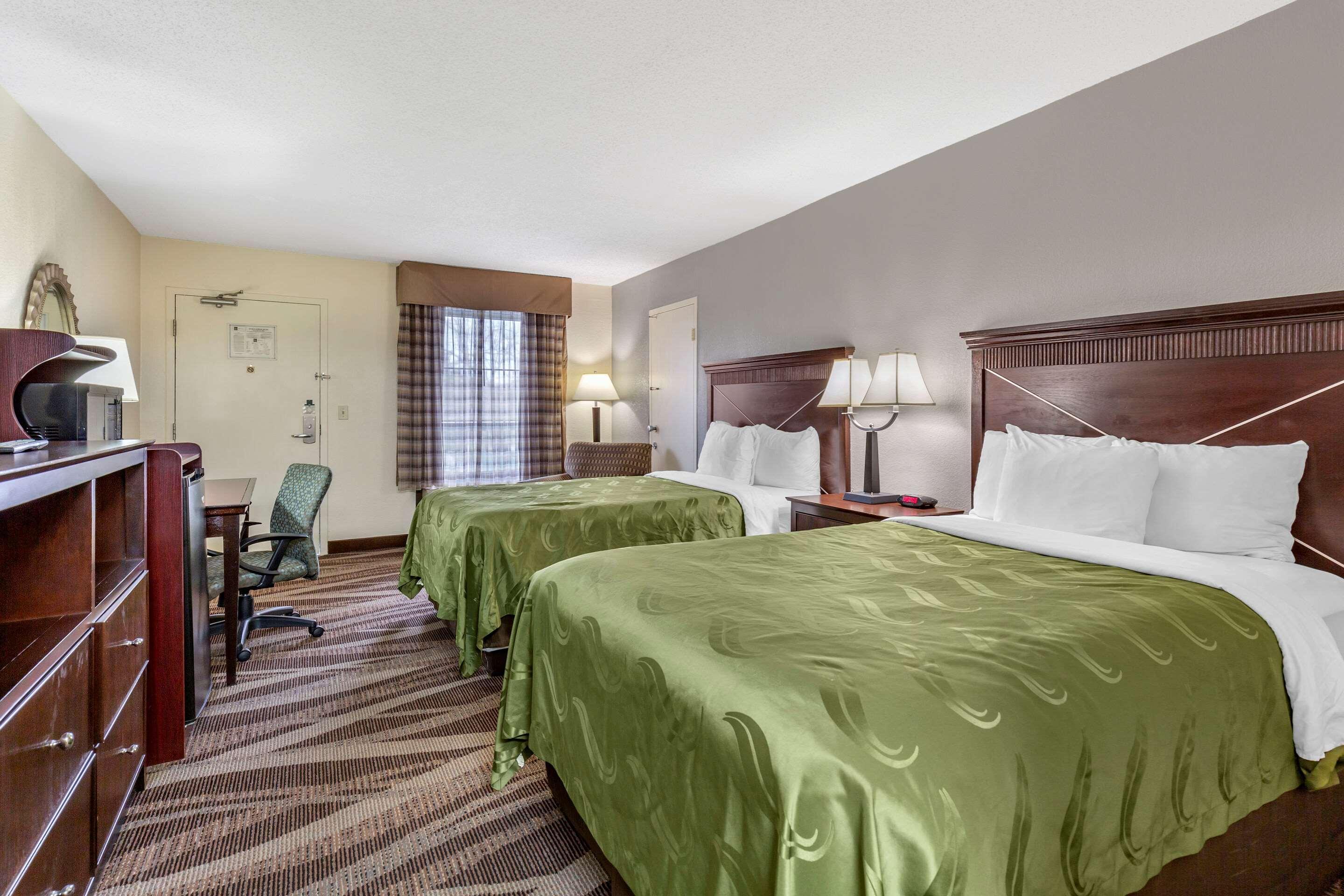 Quality Inn Windsor Mill Exteriör bild