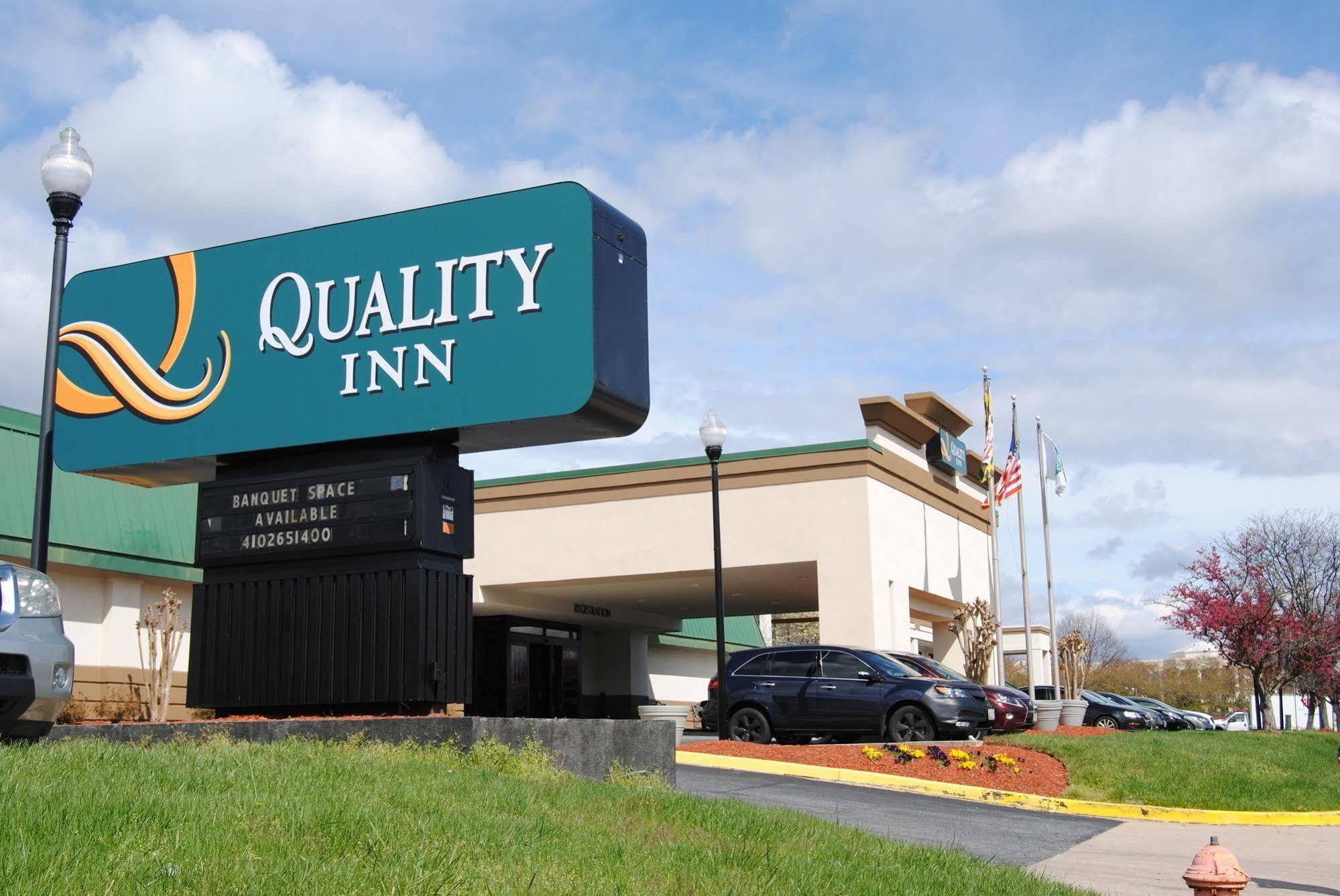 Quality Inn Windsor Mill Exteriör bild