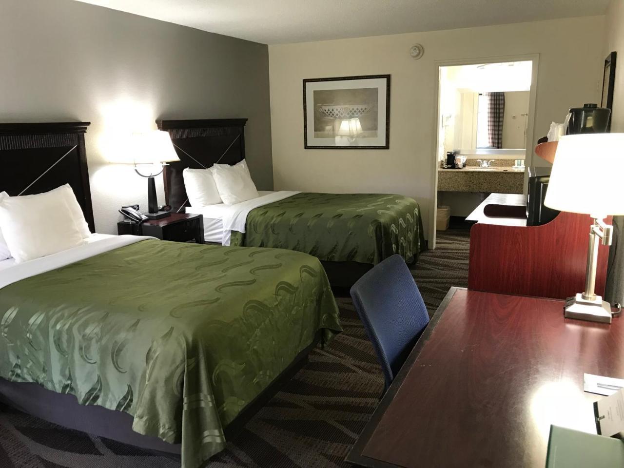 Quality Inn Windsor Mill Exteriör bild